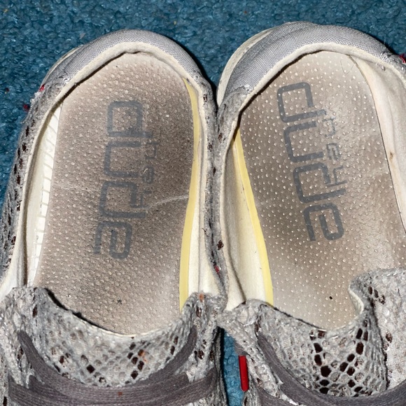 Snakeskin Hey Dudes Size 9 - Picture 2 of 3